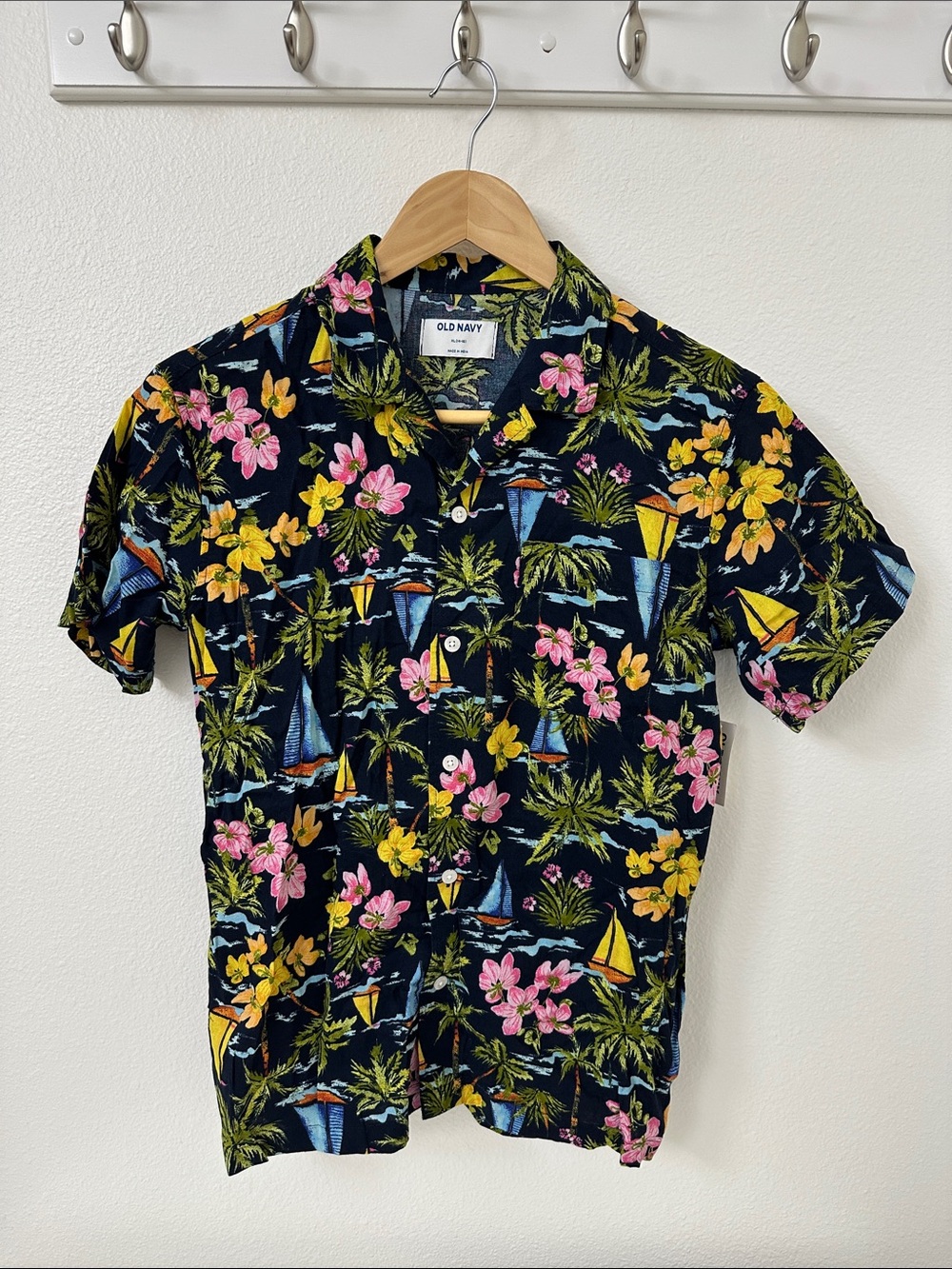 Old Navy XL 14/16 Kids Navy Tropical Floral Sailboat Button Down Shirt NWT